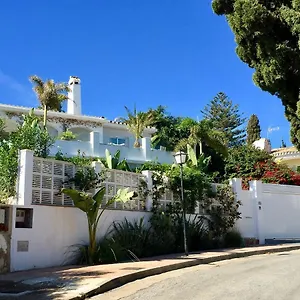 https://villa-oasis-sea-view-3-bed-private-heated-mijas-costa.1costadelsol.com