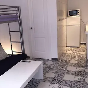 https://la-nogalera-square-apartments.hotelsinnerja.org